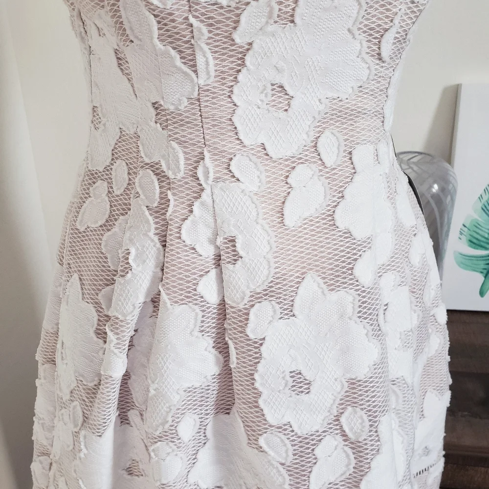 NWOT Vince Camuto Lace Floral Appliqu White A-Line Mini Dress SZ 6 Petite - Picture 4 of 11
